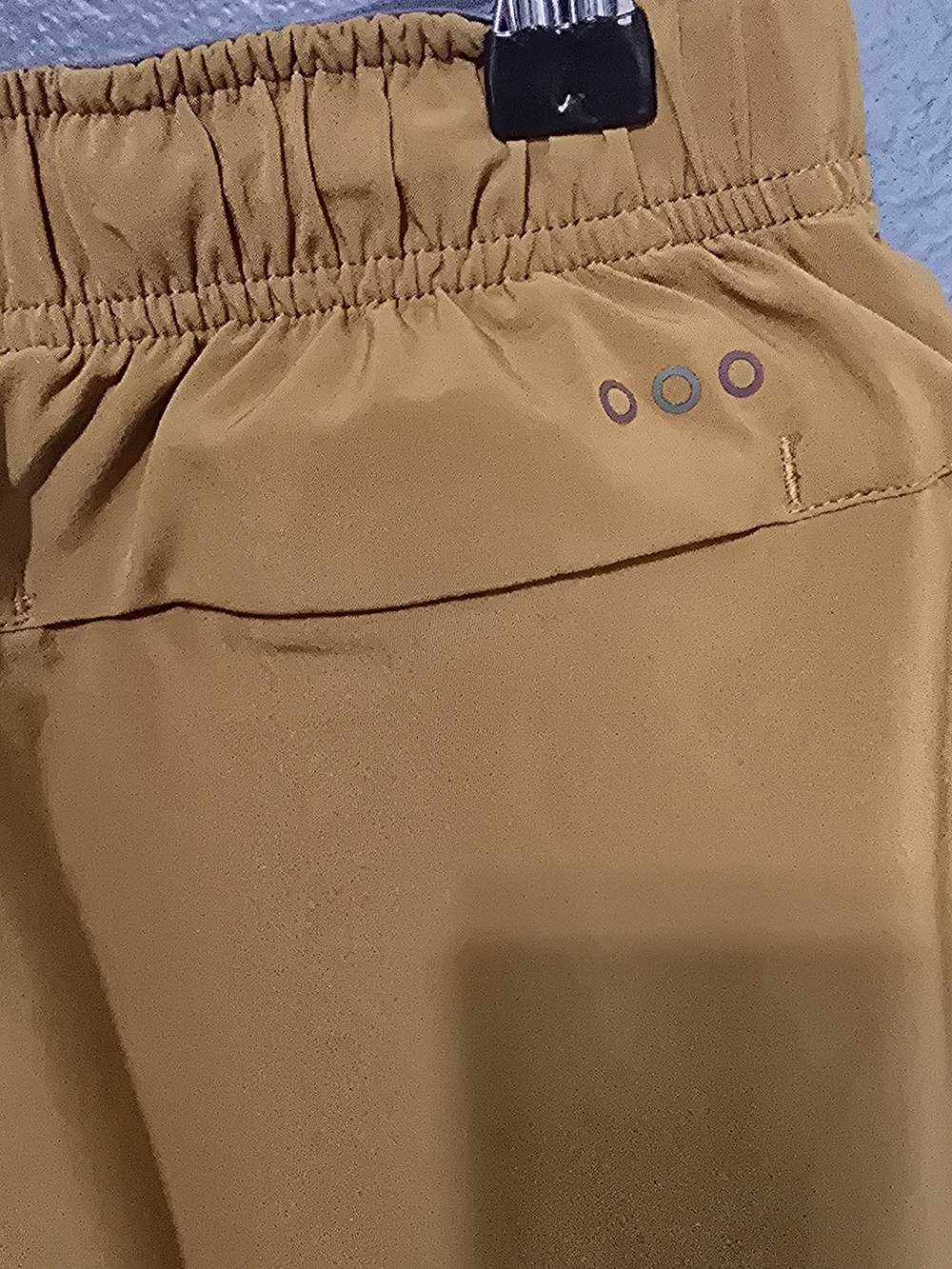 Saucony Outpace 5" running shorts In "Bronze" - Picture 6 of 11
